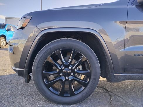 Used 2018 Jeep Grand Cherokee Altitude image 10