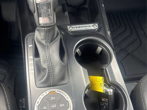 Used 2025 Ford Bronco Outer Banks AWD/4WD image 21