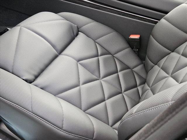 New 2026 BMW 740i w/ Premium Package RWD image 4