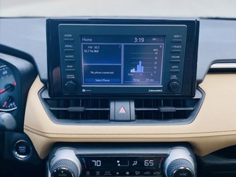 Used 2021 Toyota RAV4 XLE w/ Convenience Package image 14