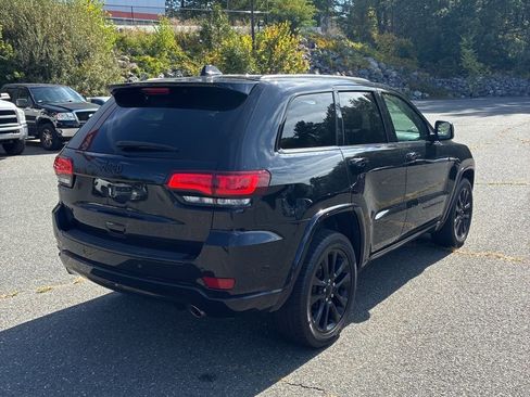 Used 2018 Jeep Grand Cherokee Altitude image 3