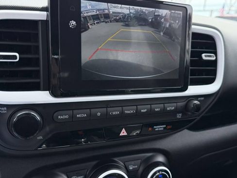 Certified 2023 Hyundai Venue Limited FWD image 28