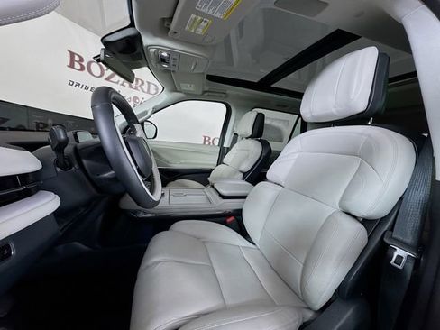 New 2025 Lincoln Navigator Reserve image 22