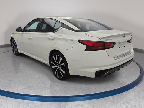 Certified 2021 Nissan Altima 2.5 SR w/ SR Premium Package FWD image 7