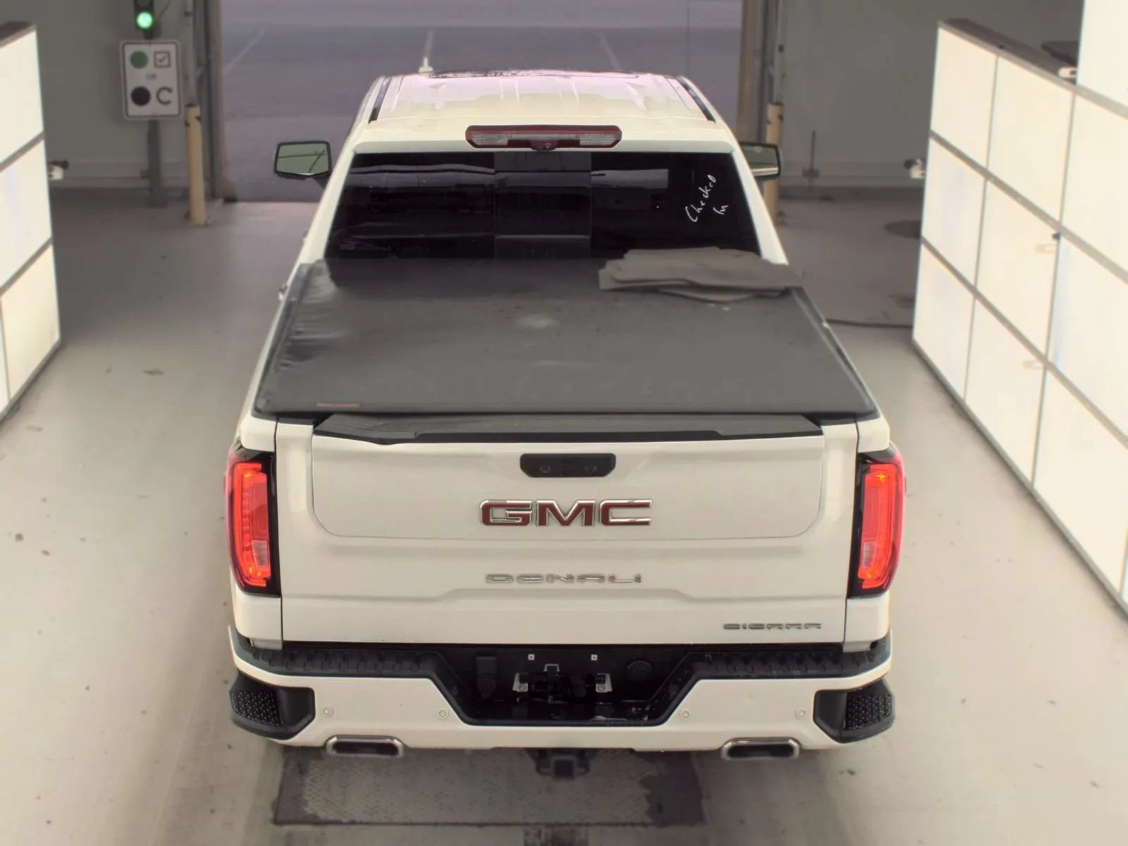 Used 2022 GMC Sierra 1500 Denali w/ Technology Package AWD/4WD image 6