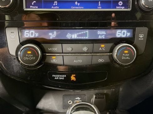 Used 2018 Nissan Rogue SV FWD image 16