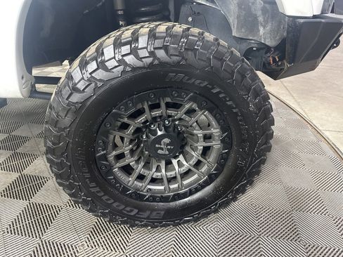 Used 2022 Ford F250 Lariat w/ Tremor Off-Road Package image 9