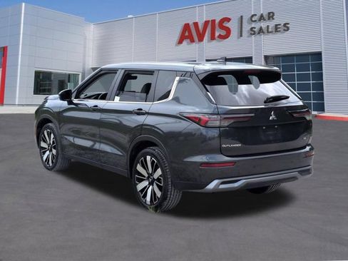 Used 2025 Mitsubishi Outlander SE FWD image 9