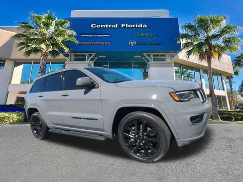 Used 2022 Jeep Grand Cherokee Laredo X image 2