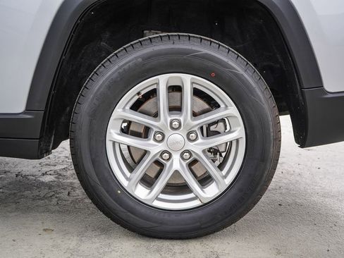 Used 2024 Jeep Grand Cherokee L Laredo AWD/4WD image 12