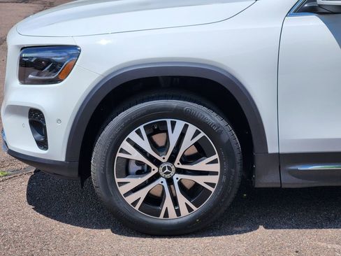 New 2025 Mercedes-Benz GLB 250 4MATIC image 9