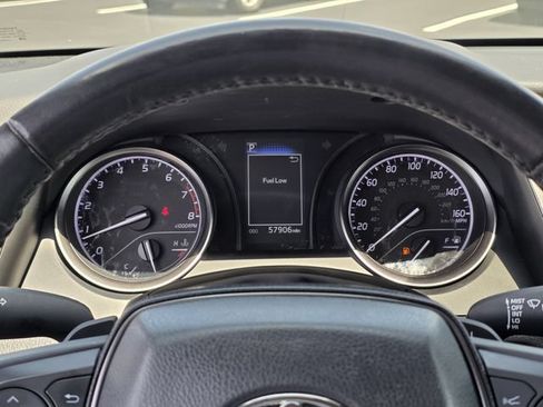 Used 2024 Toyota Camry SE FWD image 11
