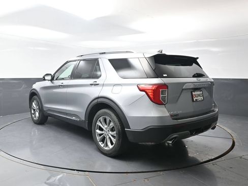 Used 2022 Ford Explorer Limited w/ Equipment Group 301A AWD/4WD image 12