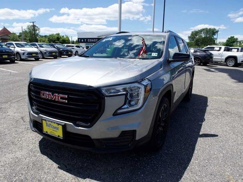 Certified 2023 GMC Terrain SLE w/ Driver Convenience Package AWD/4WD image 1