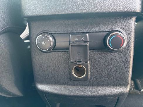Used 2019 Ford Explorer XLT w/ Equipment Group 201A AWD/4WD image 39