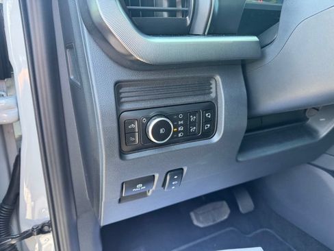 Used 2026 Ford F250 Platinum AWD/4WD image 4
