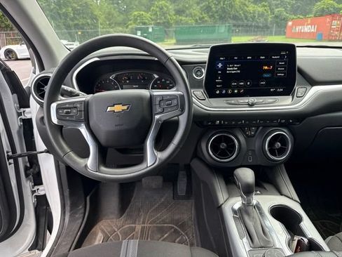 Used 2024 Chevrolet Blazer LT w/ Convenience Package FWD image 15