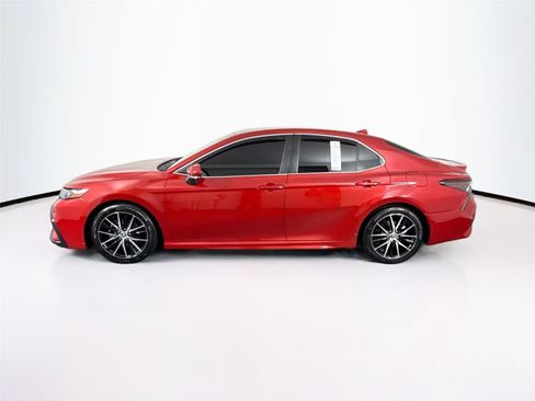 Used 2023 Toyota Camry SE FWD image 11