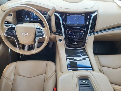Used 2019 Cadillac Escalade Platinum image 22