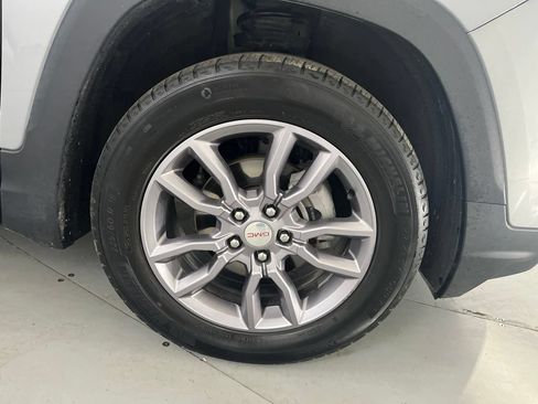 Used 2023 GMC Terrain SLT AWD/4WD image 18