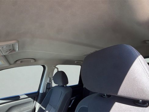 Used 2024 Nissan Titan SV w/ SV Convenience Package image 11