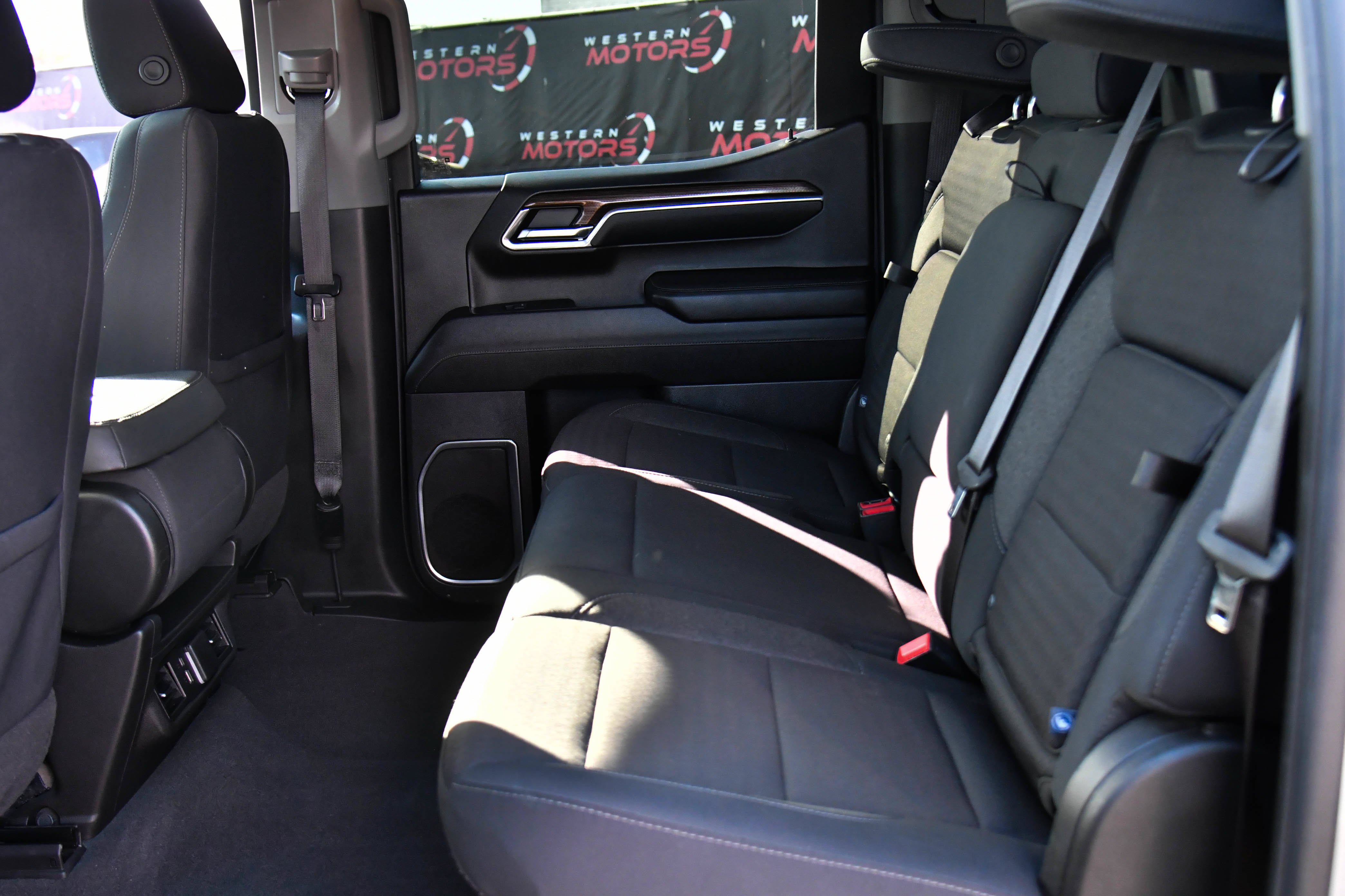Used 2024 Chevrolet Silverado 1500 LT AWD/4WD image 35