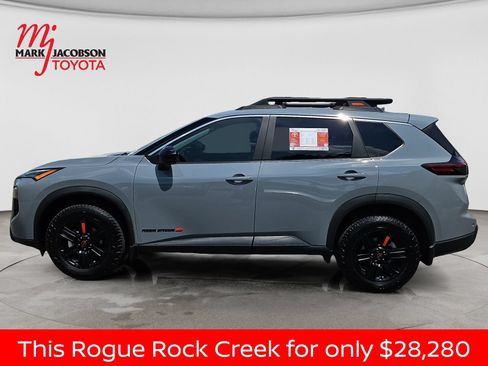Used 2025 Nissan Rogue SV AWD/4WD image 16