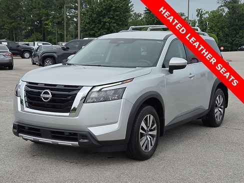 Used 2025 Nissan Pathfinder SL AWD/4WD image 2