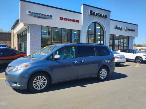 Used 2016 Toyota Sienna XLE FWD image 1