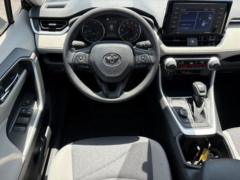 Used 2022 Toyota RAV4 XLE AWD/4WD image 4