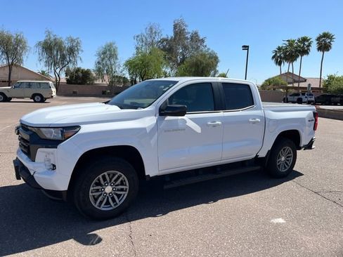 Used 2024 Chevrolet Colorado LT w/ LT Convenience Package II image 1