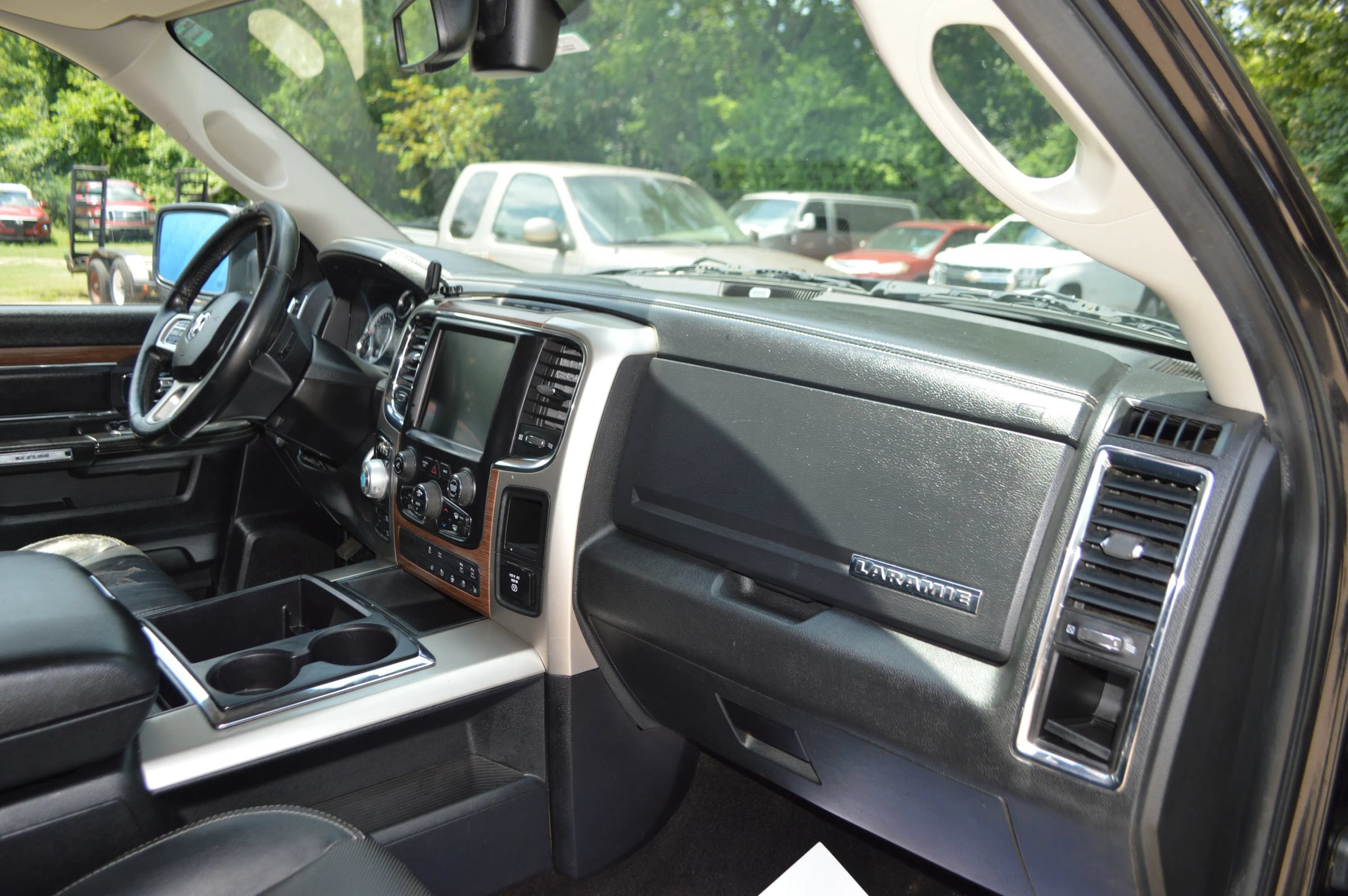 Used 2015 RAM 1500 Laramie w/ Convenience Group AWD/4WD image 23