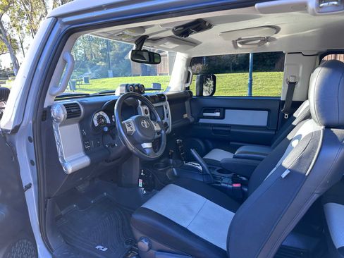 Used 2013 Toyota FJ Cruiser 4WD image 13