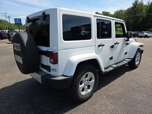 Used 2015 Jeep Wrangler Unlimited Sahara w/ Connectivity Group AWD/4WD image 7