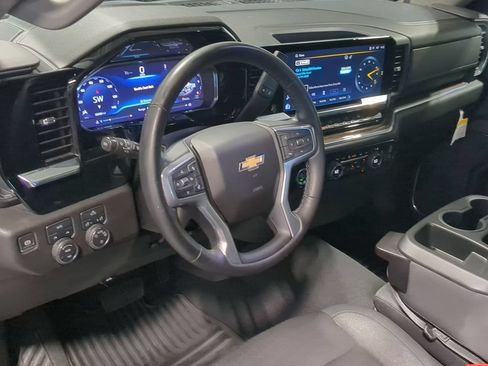 Used 2024 Chevrolet Silverado 1500 LT AWD/4WD image 10
