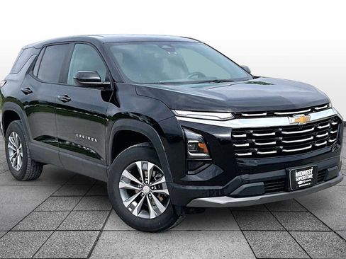 Used 2025 Chevrolet Equinox LT FWD image 2