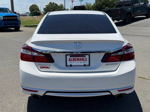 Used 2016 Honda Accord Sport image 4
