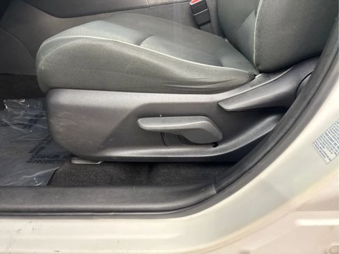 Used 2019 Toyota RAV4 LE w/ All Weather Liner Package AWD/4WD image 25