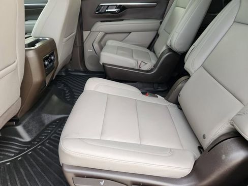 Used 2025 Chevrolet Tahoe Z71 w/ Comfort Package image 32