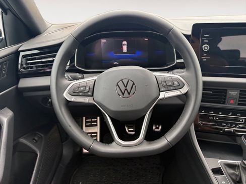 Used 2025 Volkswagen Jetta Sport image 13