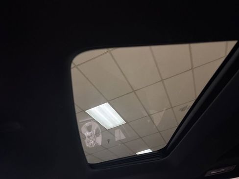 Used 2018 Ford Explorer XLT w/ Equipment Group 202A image 24