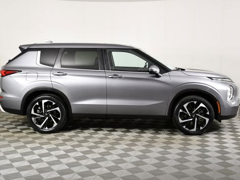 Used 2024 Mitsubishi Outlander SE AWD/4WD image 4