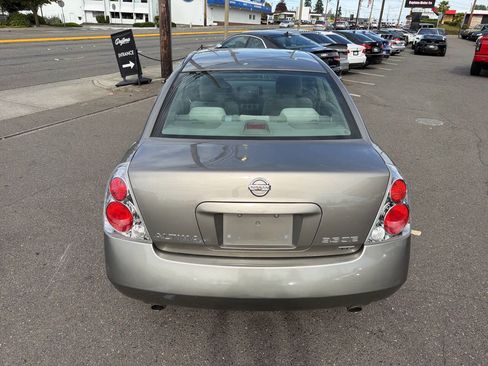 Used 2005 Nissan Altima 3.5 SE image 4