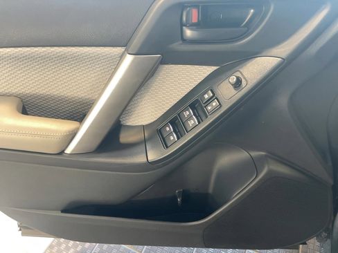 Used 2018 Subaru Forester 2.5i Premium image 14