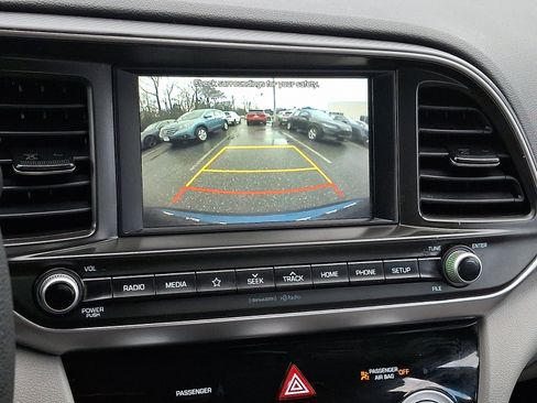 Used 2019 Hyundai Elantra SEL image 12