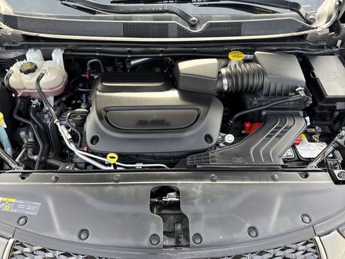 Used 2025 Chrysler Pacifica Select FWD image 31