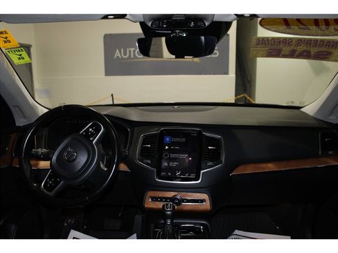 Used 2021 Volvo XC90 T5 Momentum w/ Protection Package Premier image 14