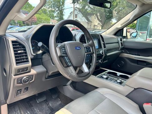 Used 2018 Ford Expedition Max XLT w/ Equipment Group 202A AWD/4WD image 9
