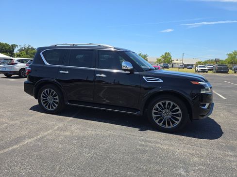 Used 2023 Nissan Armada Platinum w/ Captain's Chairs Package RWD image 2