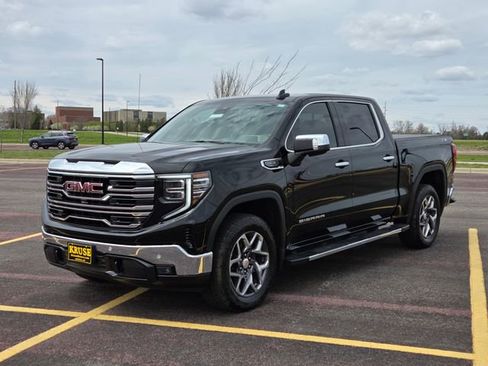 Used 2023 GMC Sierra 1500 SLT w/ SLT Premium Plus Package AWD/4WD image 8